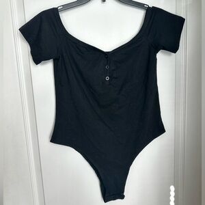Women’s Black Short Sleeve Sweetheart Neckline Button Bodysuit